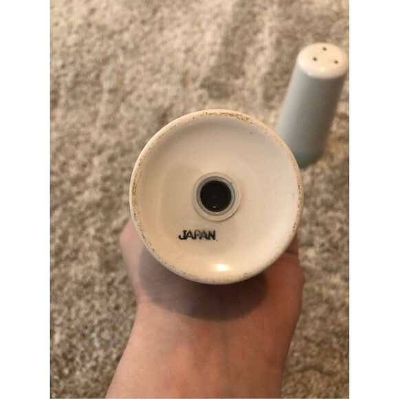 Grape and Leaves Themed Cream Colored Salt and Pepper Shakers - Picture 3 of 8